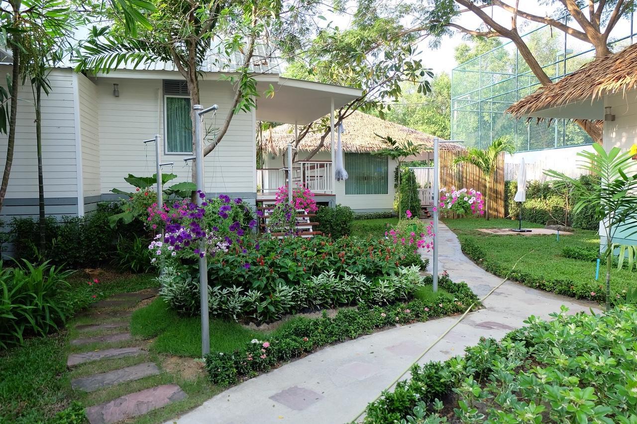 Aquna Huahin Resort Exterior photo